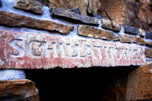 Eingang zur Schillathöhle